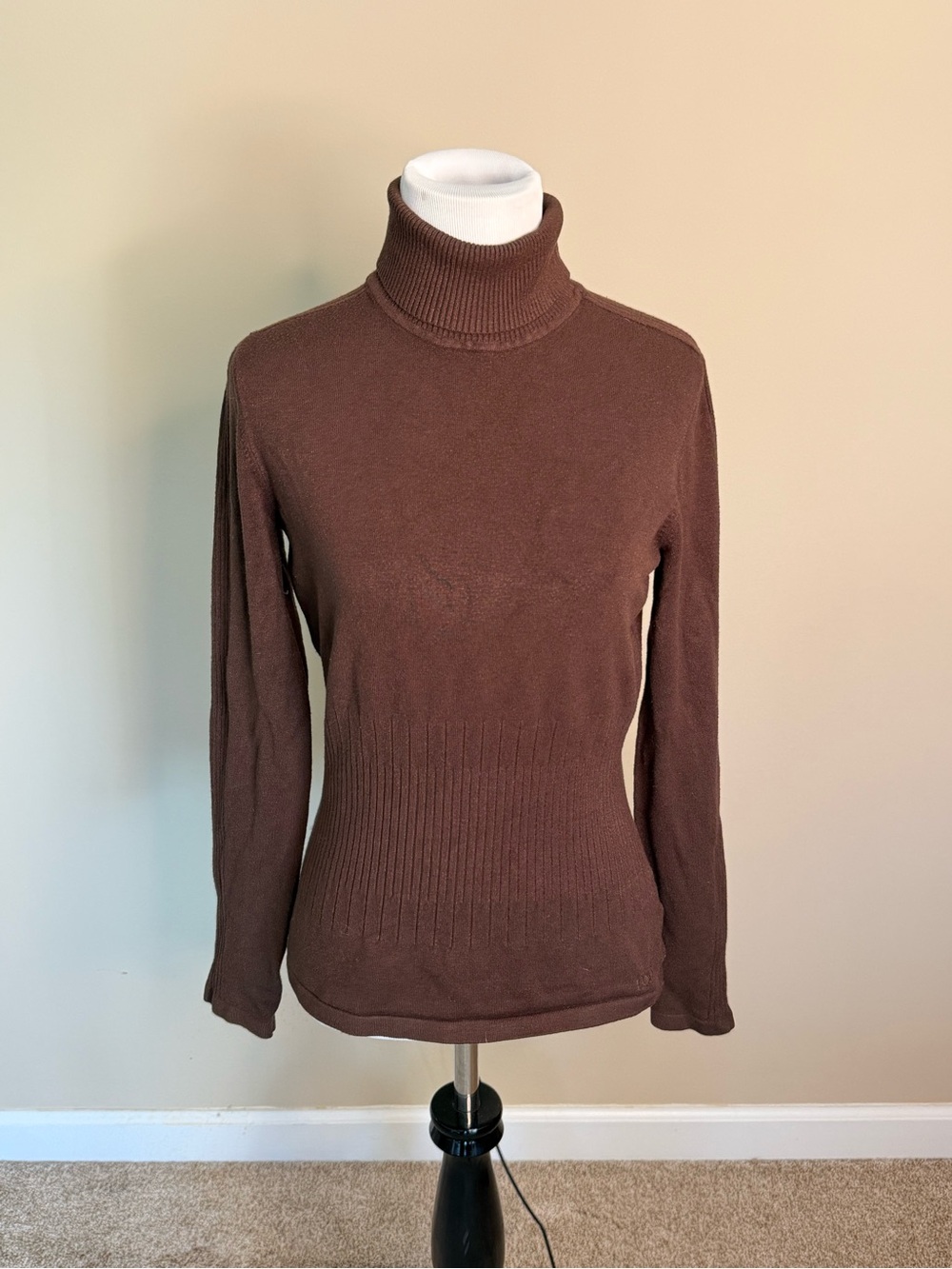 Lolë Classic Brown Turtleneck Sweater